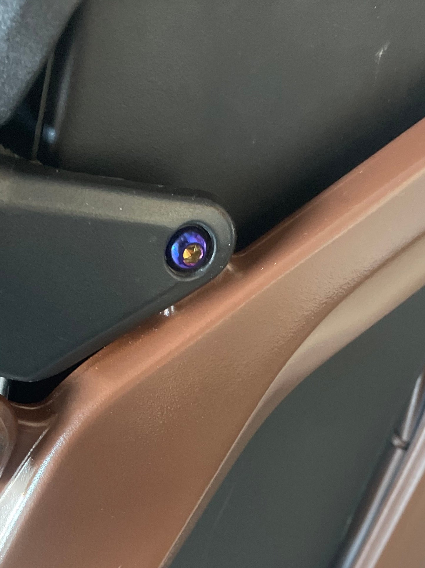 Battery lock titanium(2pc)